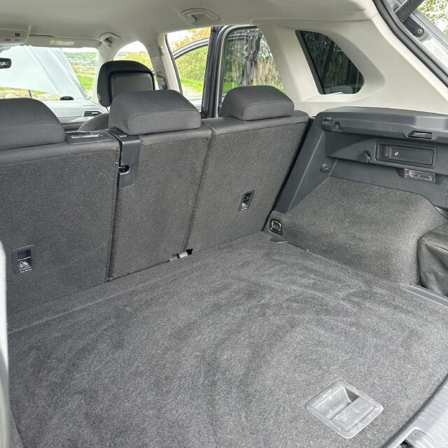 https://ravn-detailing.dk/wp-content/uploads/2024/11/ravn-detailing-rengoering-af-bil-indvendig-640x640.jpg